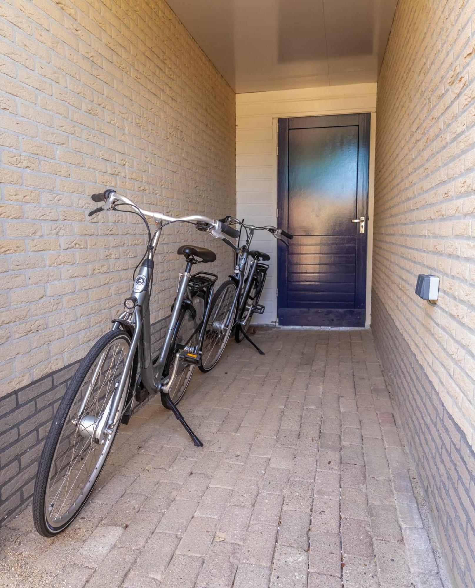 Bed & Bike Op Texel Bed & Breakfast Den Burg Exterior photo